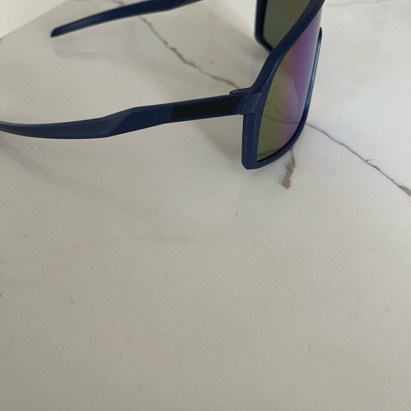 Beautiful brand new sunglasses, dust bag included - Picture 6 of 6